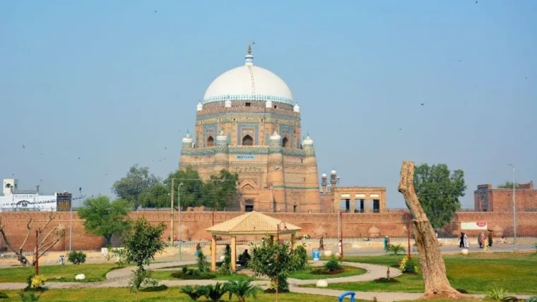 Explore the 20 Best Tourist Places in Multan. 9 best tourist places in Multan